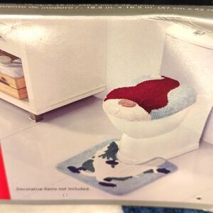 NWT Christmas Gnome Bath Rug Set